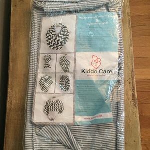 🌸 4/$20 NWT nursing scarf gray and white stripes
